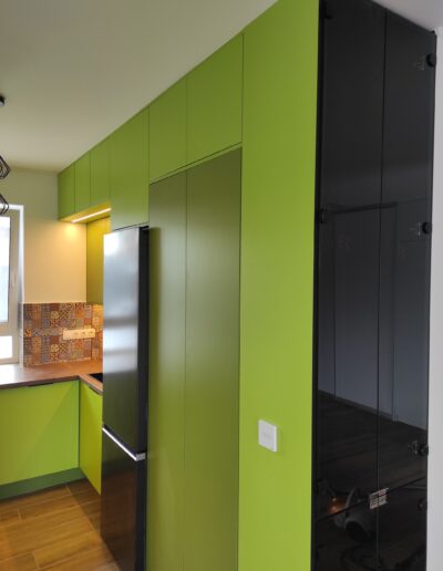 Konyhai vitrin füst üveggel